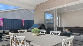 4 Bedrooms, Walk To Cafes, Shops & Restaurants - Image 2