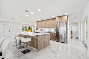 Gorgeous condo with stunning views - Image 3