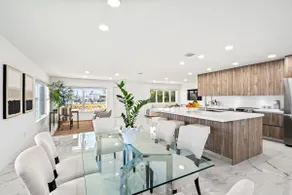 Gorgeous condo with stunning views - Image 2