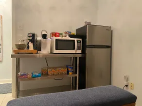 Studio w/private entrance. No cleaning fee. Fair $ - Image 5