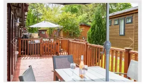 Lakeside Lodge with hot tub - Image 4