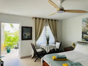 Spacious Pelican Key studio-pool. - Image 2