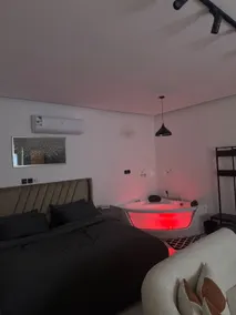 Studio with Jacuzzi and self check-in garage - Image 3