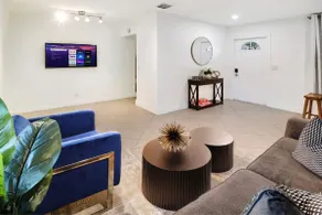 Casa Lumière|Stylish 2BR Only 6 Minutes from Beach - Image 4