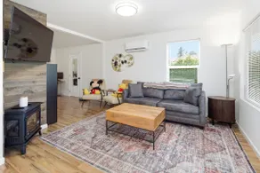West Seattle 2BR w/ Hot Tub • Sleeps 6 • Parking - Image 3