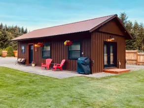 Dog friendly riverfront charmer w/big fenced yard! - Image 2