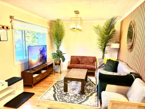 3BR Home| Free Parking | Near MTL - Image 4