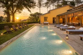 Spacious villa with swimming pool in Tuscany - Image 2