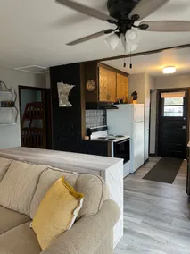 Julia’s Lakefront Cottage - Image 2