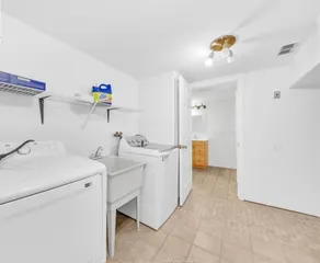 Entire 3 bdrm home on Riverside dr in Tecumseh - Image 4