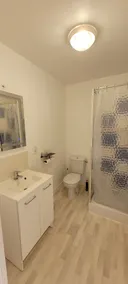 Quiet bright duplex near shops, easy parking - Image 5