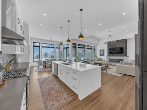 Luxurious Retreat in Port Alma - Image 3