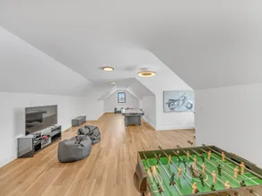 Luxurious Retreat in Port Alma - Image 4