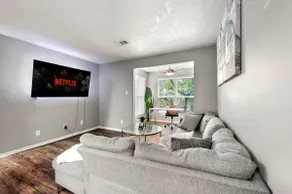 10 Min to ATL Airport • No Cleaning Fee - Image 2