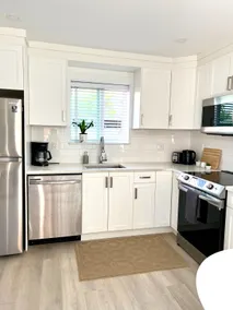 Modern, cozy laneway house, 2 bedroom/2 full baths - Image 2