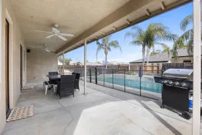 Quaint Corner NW Cottage + Pool- Patio- Parking - Image 4