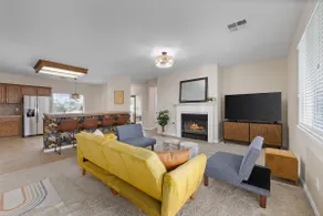 Quaint Corner NW Cottage + Pool- Patio- Parking - Image 2