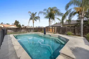 Quaint Corner NW Cottage + Pool- Patio- Parking - Image 3
