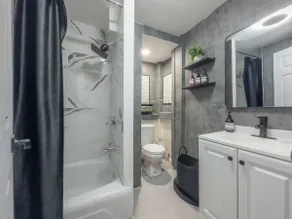 Calm Cocoon by Train+We Pay 1/2 Parking, Sleeps 6 - Image 5