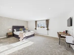 West Midlands Modern guests home by City centre - Image 2