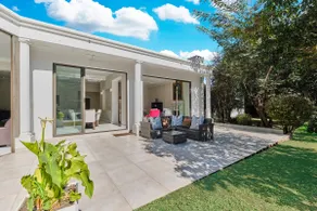 Luxe Group Retreat with 6 Ensuite Rooms - Image 2
