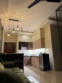 Posh Penthouse: Studio Apt - Image 5