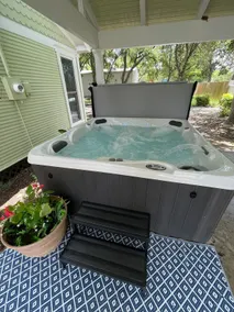 Lake Cottage w/Roof Top Deck, Hot Tub&Fire Pit - Image 4