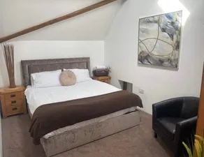 Luxury Barn - heated pool, hot tub & log burner - Image 5
