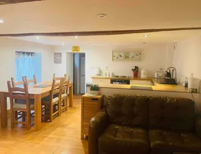 Luxury Barn - heated pool, hot tub & log burner - Image 4