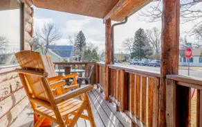 Buffalo Cabin- Walk to downtown, Pet friendly - Image 2