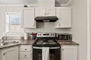 Charming 2BR Warren House - Image 5