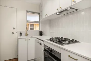 Bright Mini Unit - Walk to Felons & James Street - Image 5