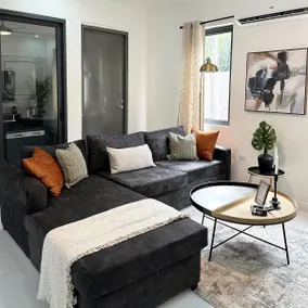 Manor Park 1BD/1BA | swimming pool | security - Image 2
