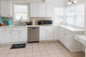 Spacious 3BR Parma Home. Sleeps 6. Near Cleveland. - Image 4