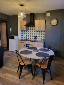Renovated apartment with free parking space - Image 3