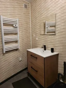 Renovated apartment with free parking space - Image 5