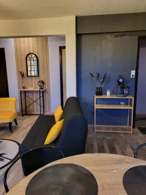 Renovated apartment with free parking space - Image 4