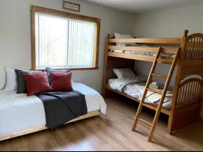 Cheerful 3 Bedroom Cabin - Image 2
