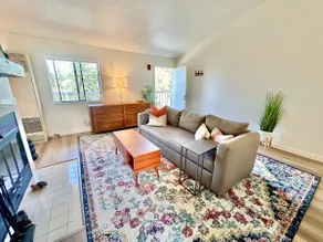 Chic & Cozy Oakland Getaway! - Image 2
