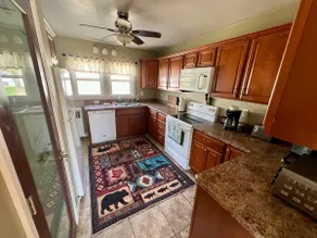 The Bear Den - Image 5