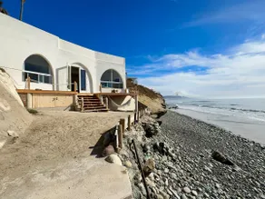 Secluded one-of-a-kind Romantic Beachfront Casita! - Image 2