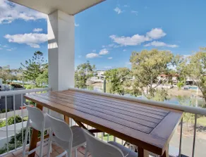 Modern Riverfront Apartment: Walk to Beach & Wharf - Image 3