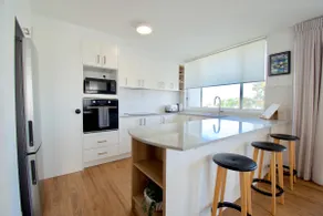 Modern Riverfront Apartment: Walk to Beach & Wharf - Image 4