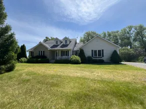 Entire home on private 7 acres stunning lakefront - Image 3