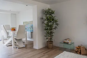 Zola's house is very charming. - Image 5