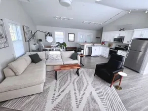 Wolf Den Private Suite and Dock - Image 2