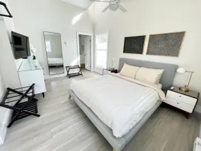 Wolf Den Private Suite and Dock - Image 5