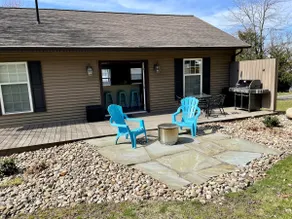 Wolf Den Private Suite and Dock - Image 4