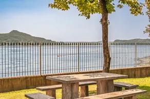 Large lakeside villa - Image 5