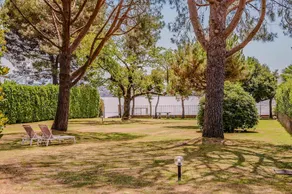 Large lakeside villa - Image 3